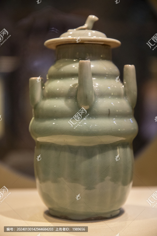 宋代龙泉窑青釉瓷五管盖瓶