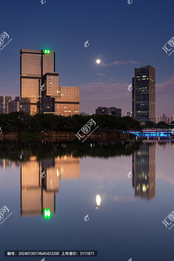 南沙凤起湖地标建筑与月亮风景