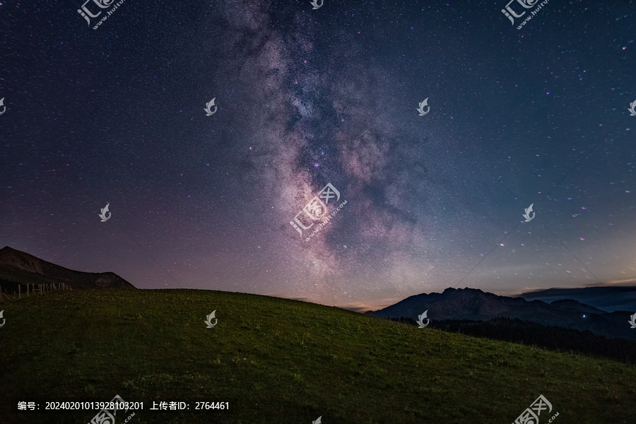 新疆伊犁大草原银河星空