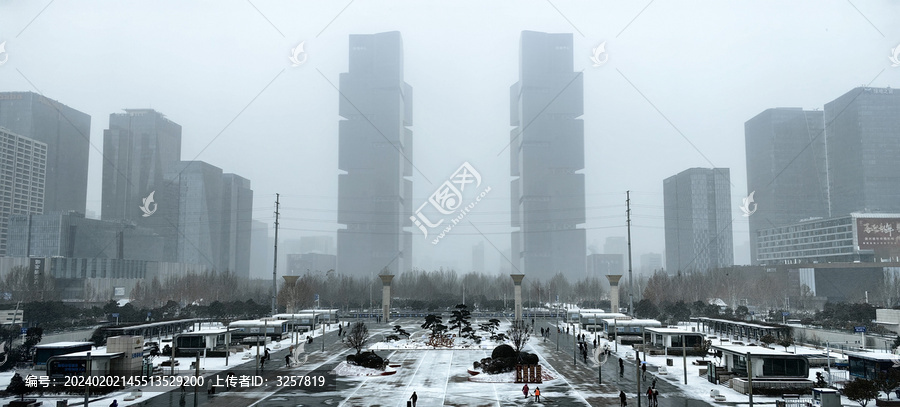 郑州东站雪景