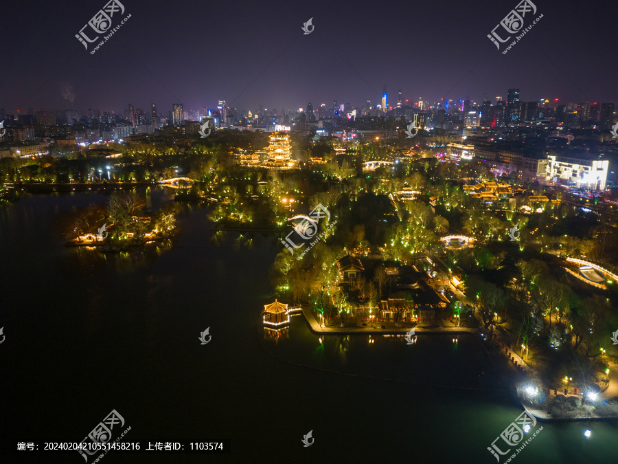 济南大明湖公园夜景