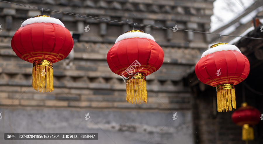 大红灯笼高高挂