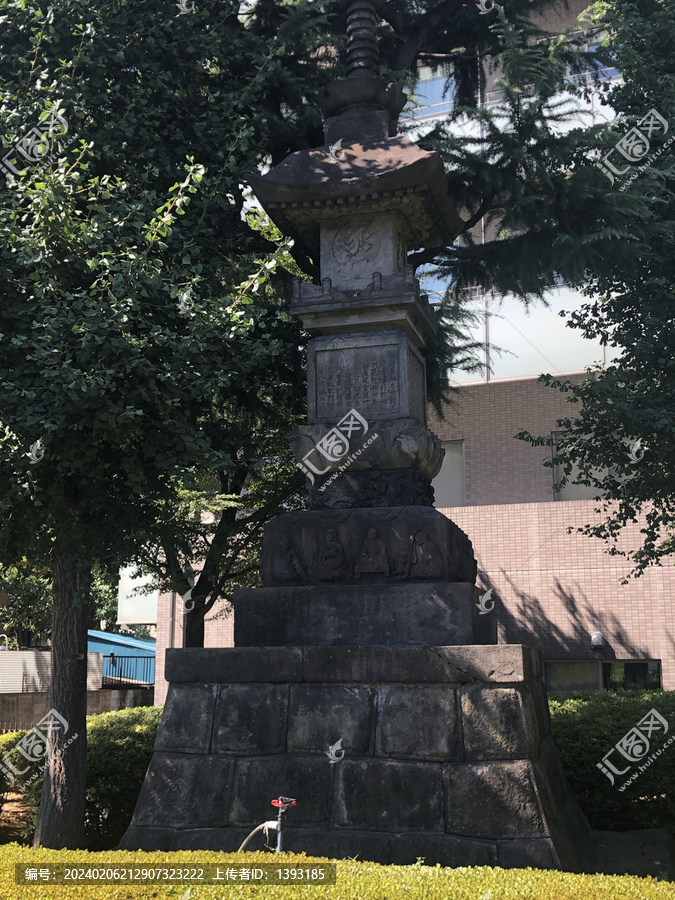 东京浅草寺内的日式佛塔