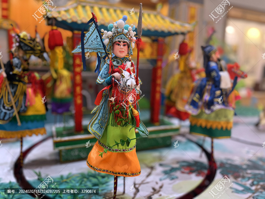 漂亮的中国京剧艺术玩偶
