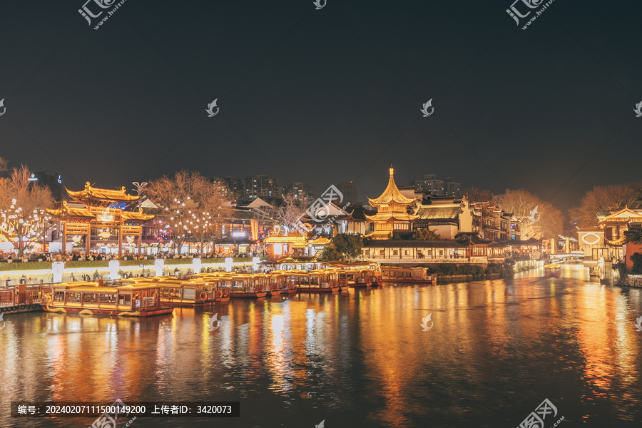 江苏南京秦淮河岸中式建筑夜景