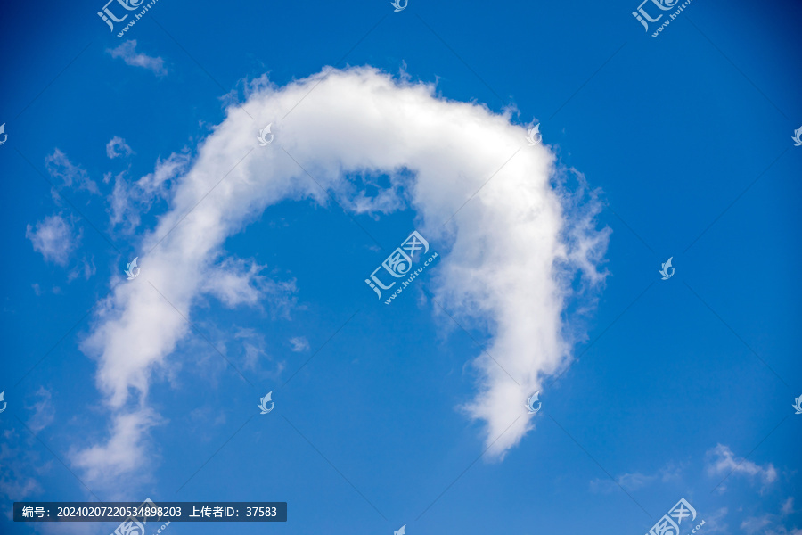 奇形怪状的云