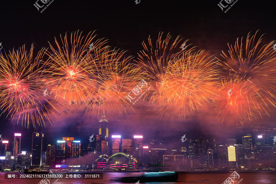 香港维多利亚港烟花与城市夜景