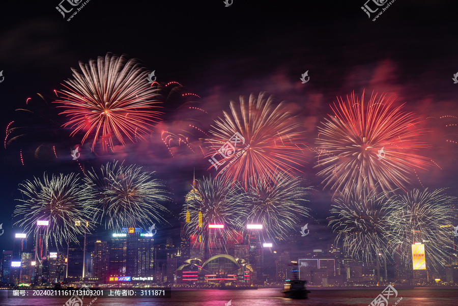 香港烟花汇演与湾仔城市繁荣夜景