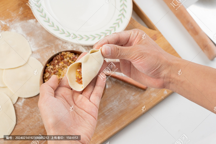 包饺子