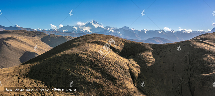 扎西宗珠峰公路与喜马拉雅山脉