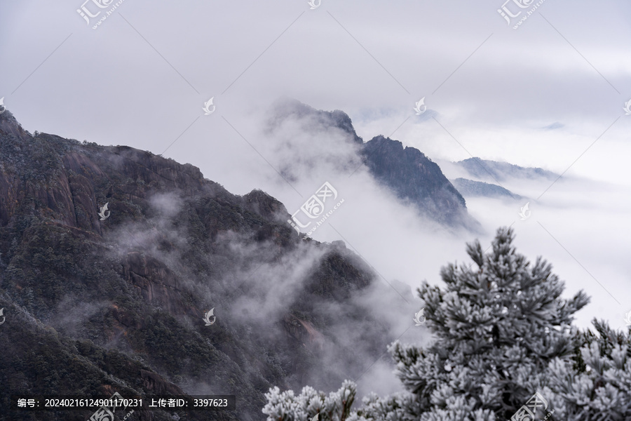 黄山景区的群山美景户外风光