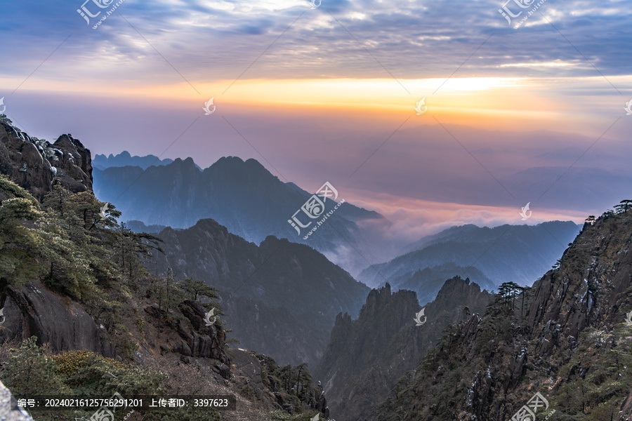 游黄山景区到山顶看日出