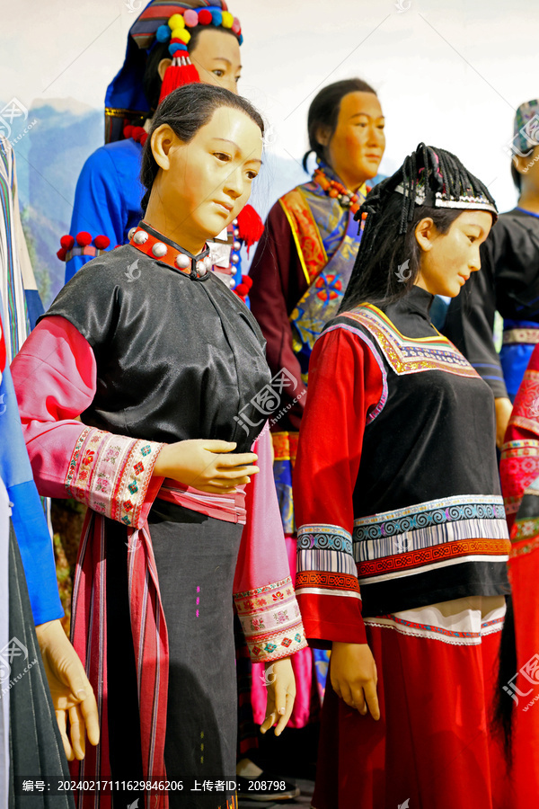 少数民族传统服装