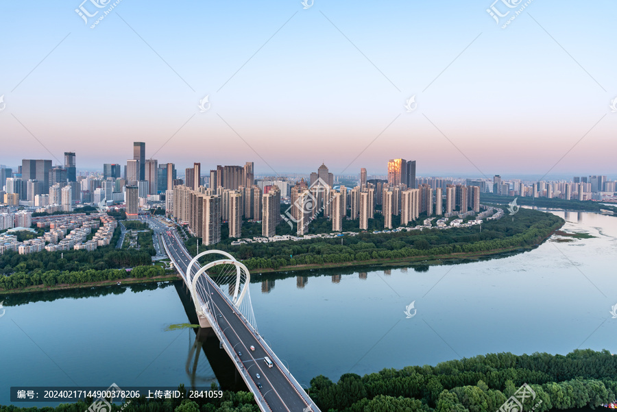 中国辽宁沈阳浑河三好桥都市风光