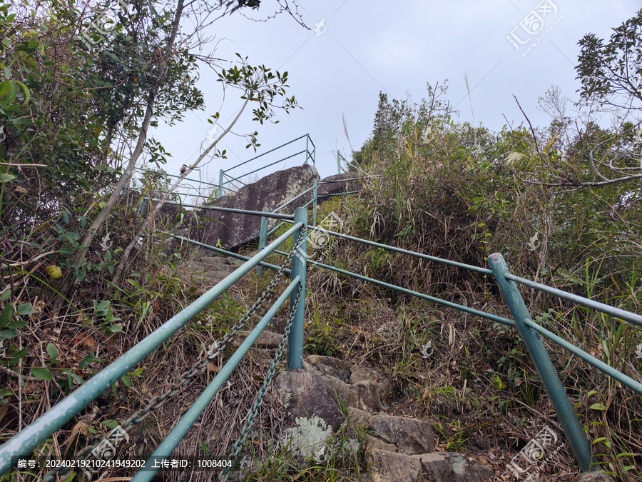 信宜石根山登山路