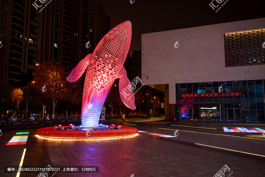 广场鲸鱼雕塑