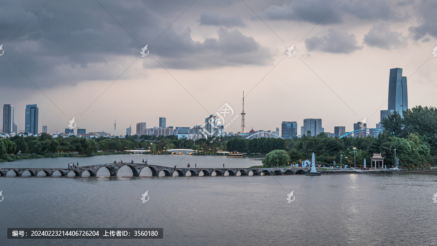 傍晚的苏州吴中区地标和宝带桥
