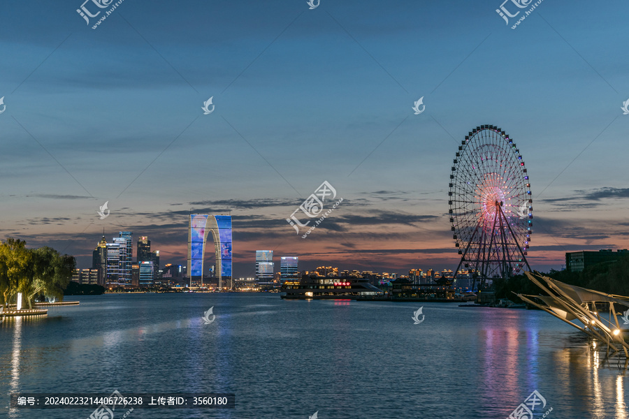 苏州金鸡湖东方之门摩天轮夜景