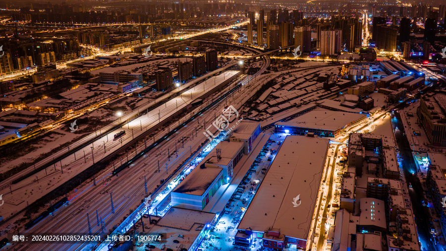 黎明前的长春市冬季雪后风景