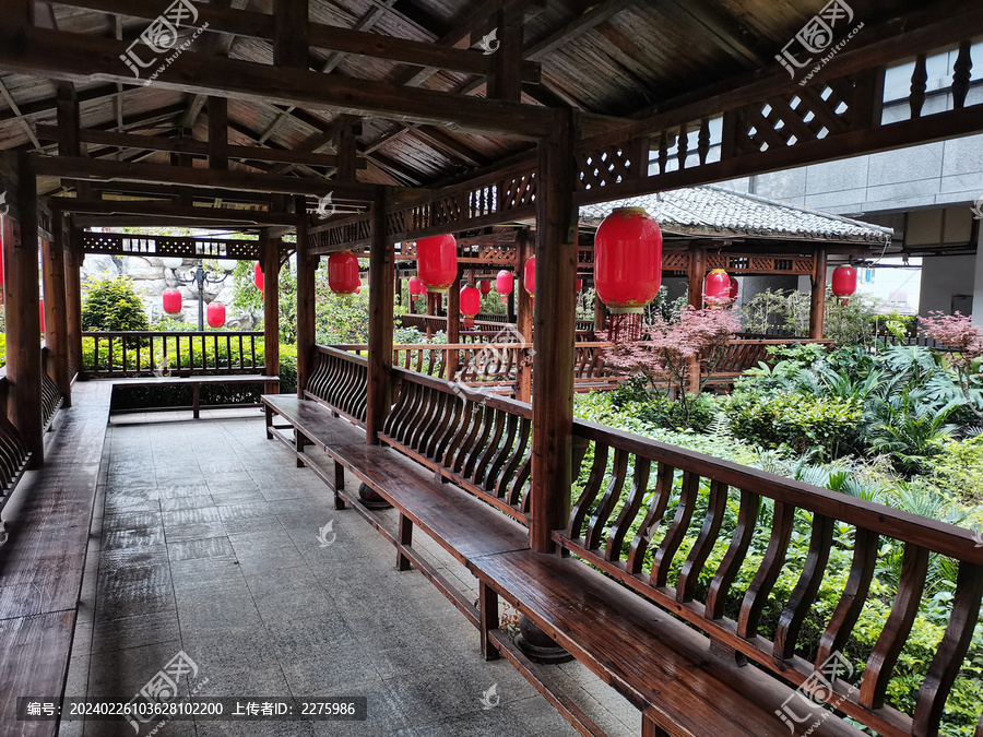 中国古典园林建筑木质走廊