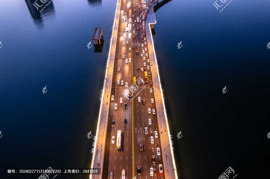 中国辽宁沈阳浑河两岸城市夜景