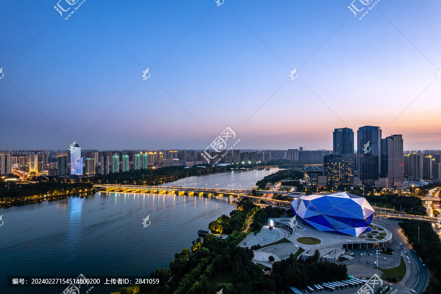 中国辽宁沈阳歌剧院城市建筑夜景