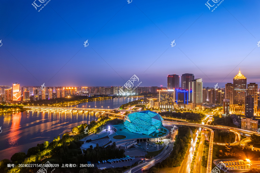 中国辽宁沈阳歌剧院城市建筑夜景