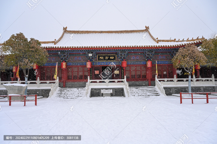 开封清明上河园大雪建筑灯笼雪景