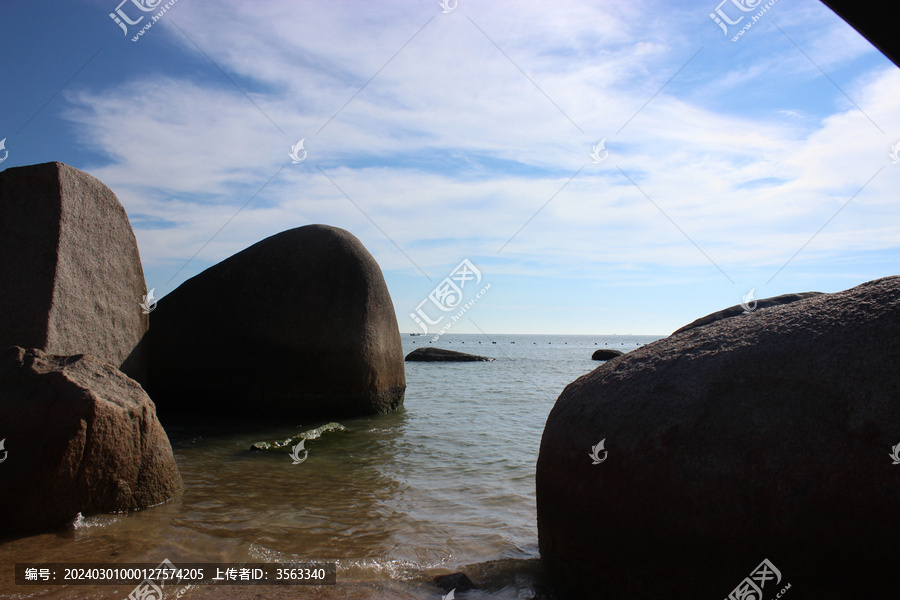 海南三亚天涯海角的巨石