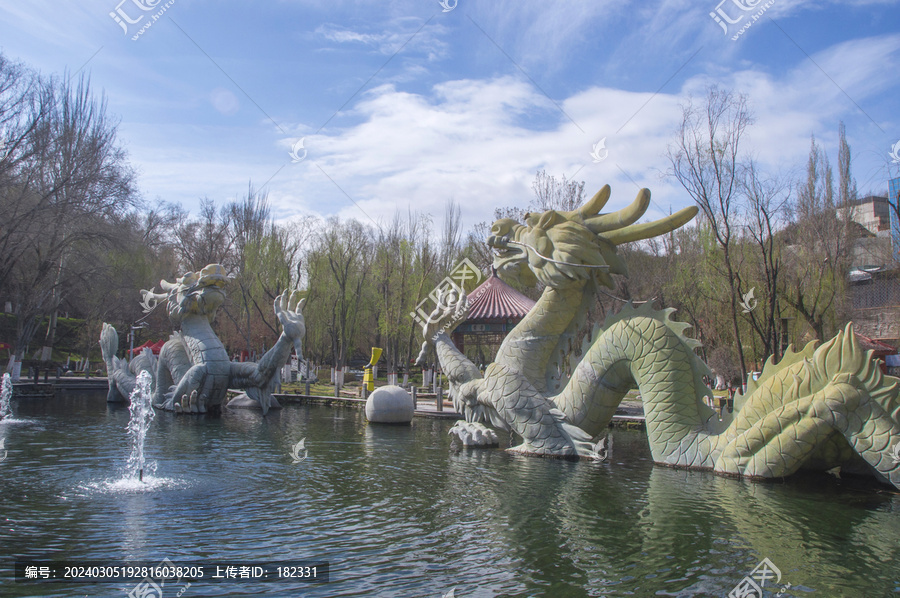 水磨沟风景区龙潭