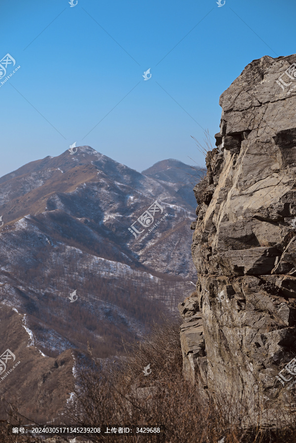 山石雪景