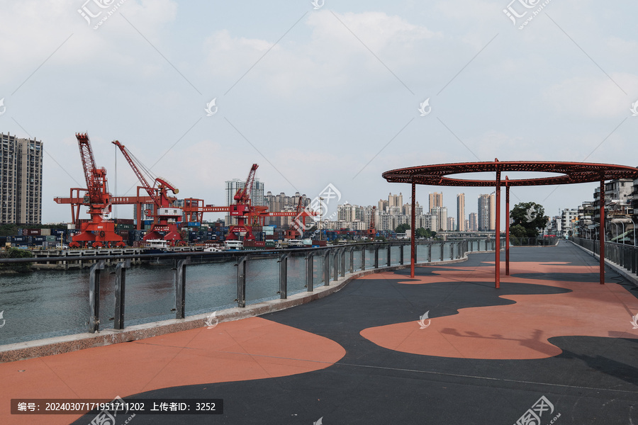 江河港口码头起重机