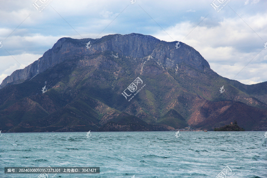 泸沽湖湖面