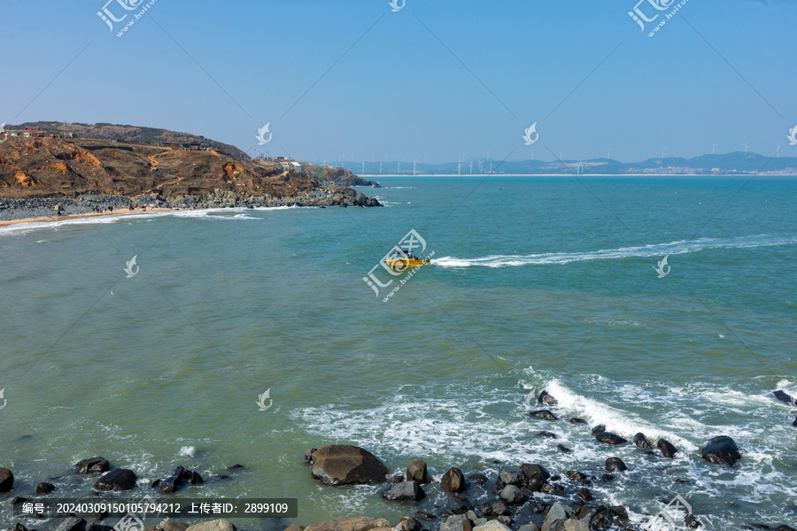 平潭海洋蓝天岩石海浪自然风景