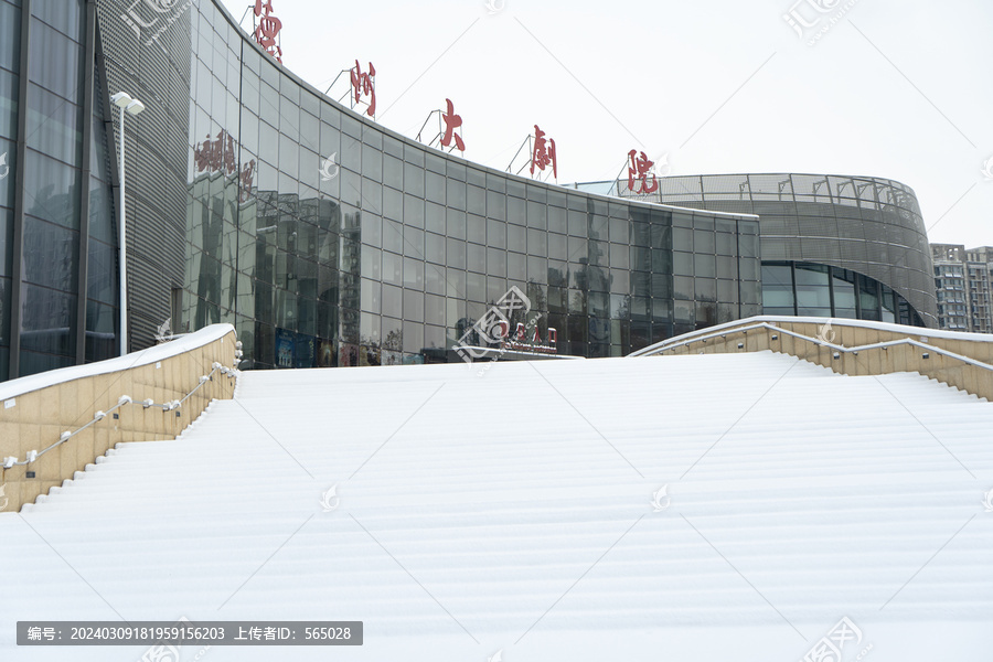 大雪后的德州大剧院雪景风光