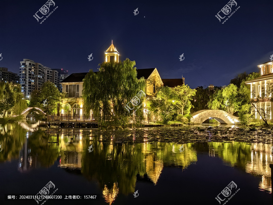 美丽的夜景夜晚建筑水面倒影