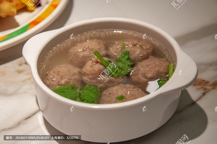 一碗美味的肉丸汤