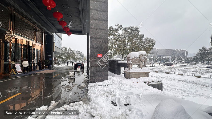 城市雪景