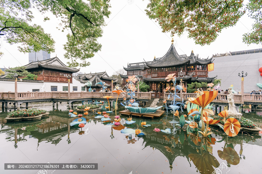 上海豫园中式庭院水榭楼台