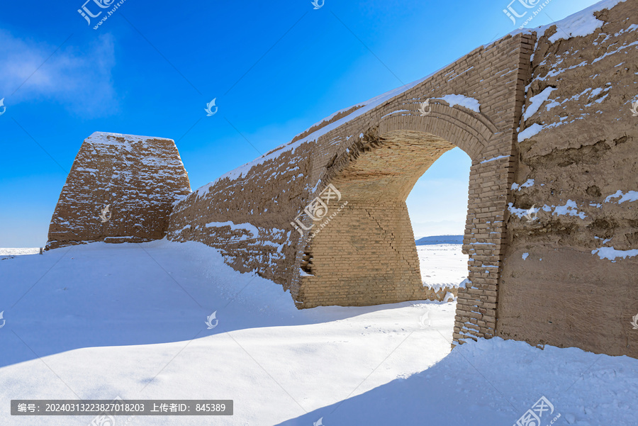 嘉峪关明长城遗址雪景