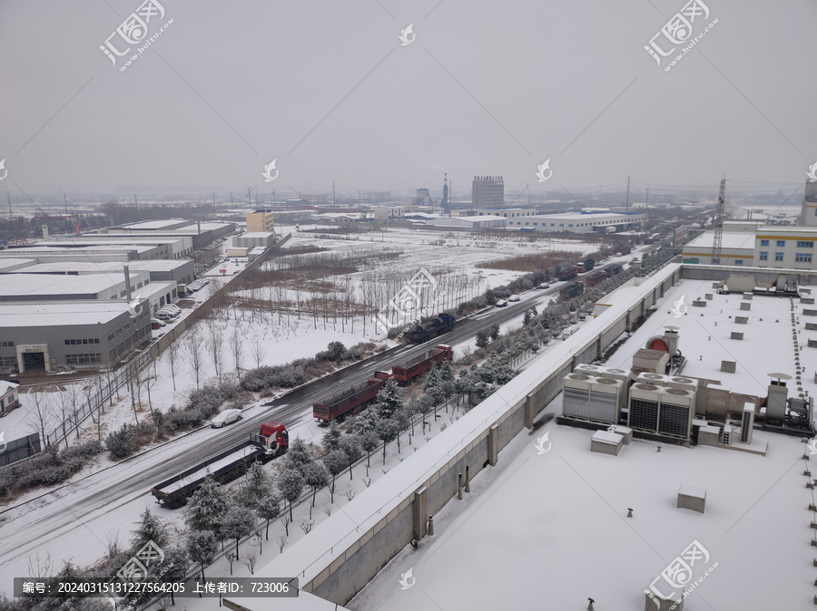 工厂积雪