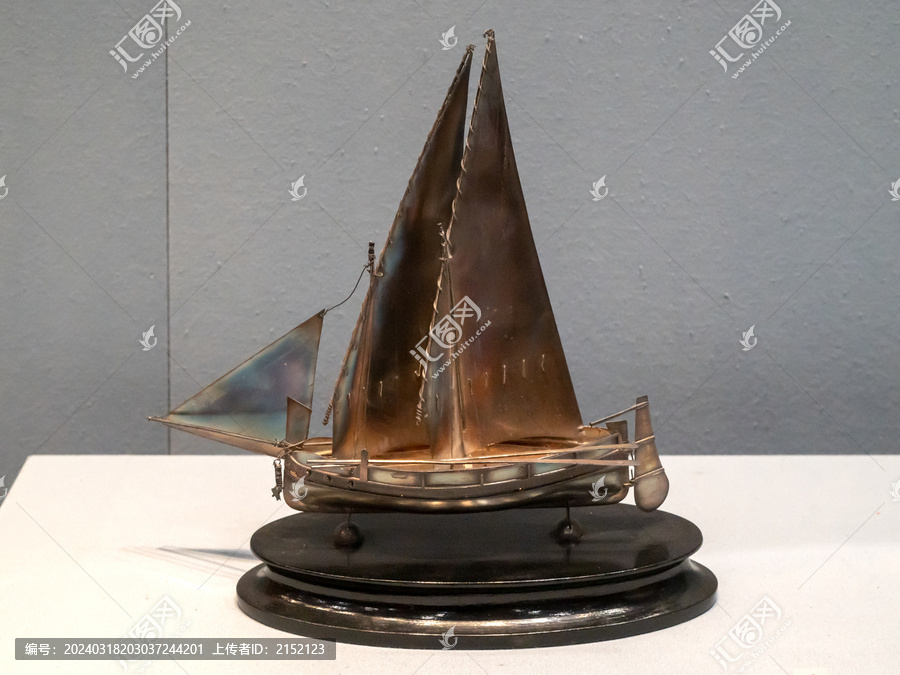 银质帆船模型