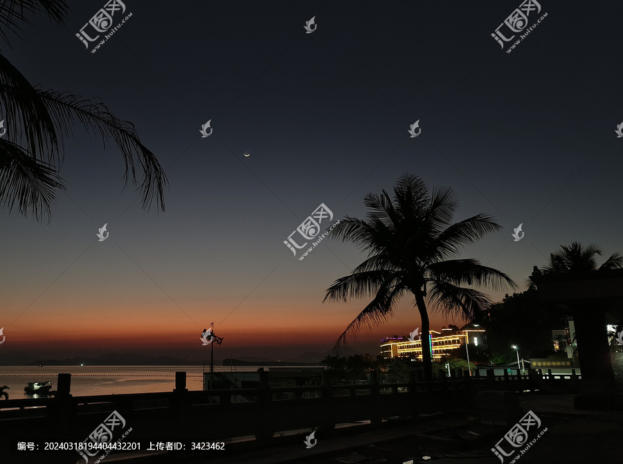 深圳大鹏海边夜幕降临前的景色