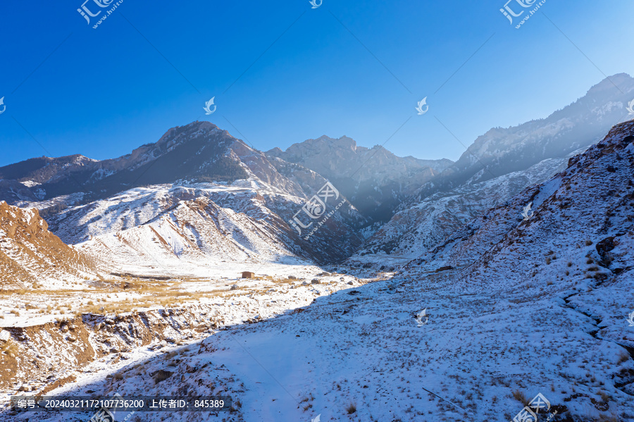 航拍甘肃张掖祁连山雪景