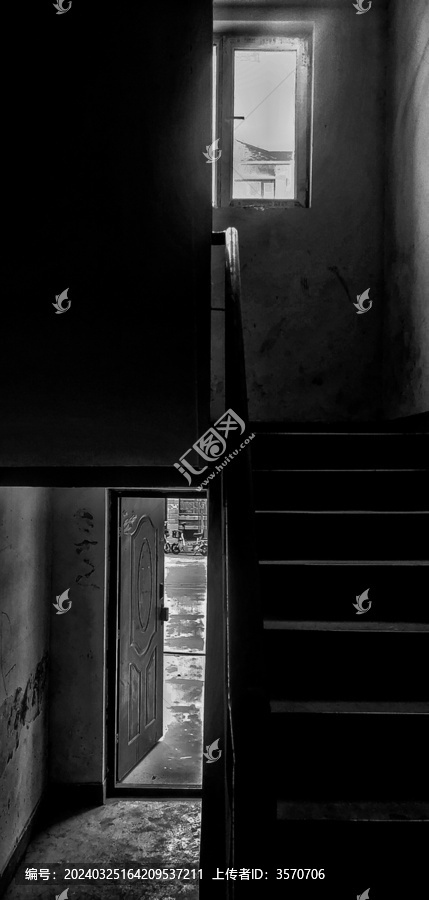 黑白摄影楼梯