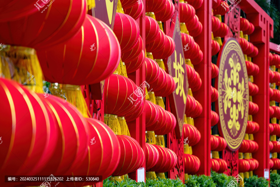 中式红灯笼墙壁装饰