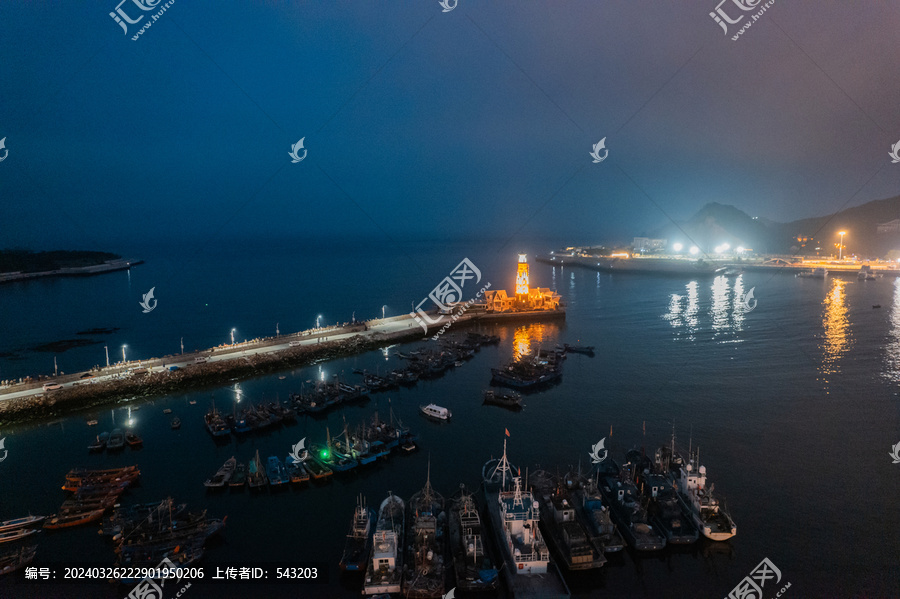 大连老虎滩渔人码头灯塔城市夜景