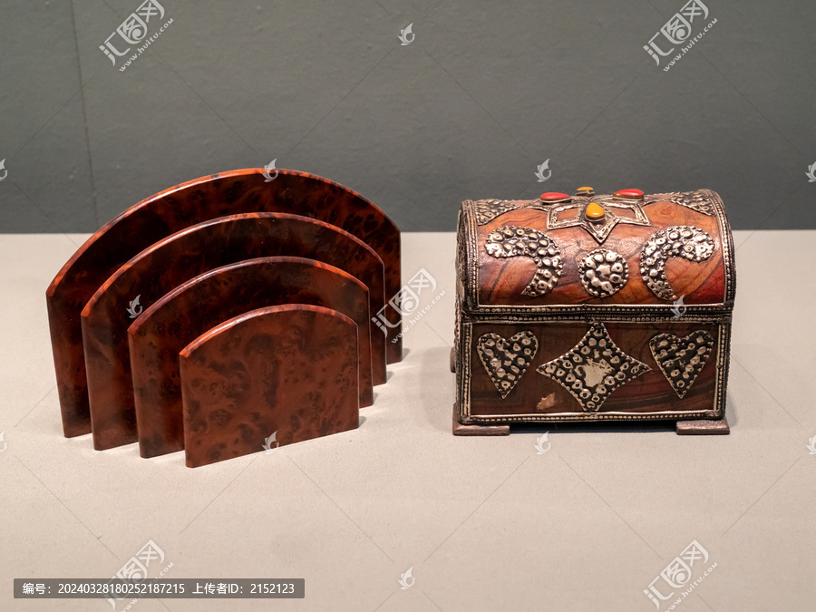 藏式木盒与木书立
