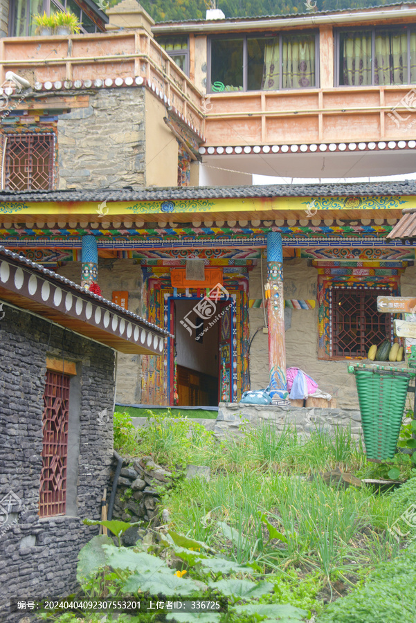 黑水羊茸藏寨藏族民居
