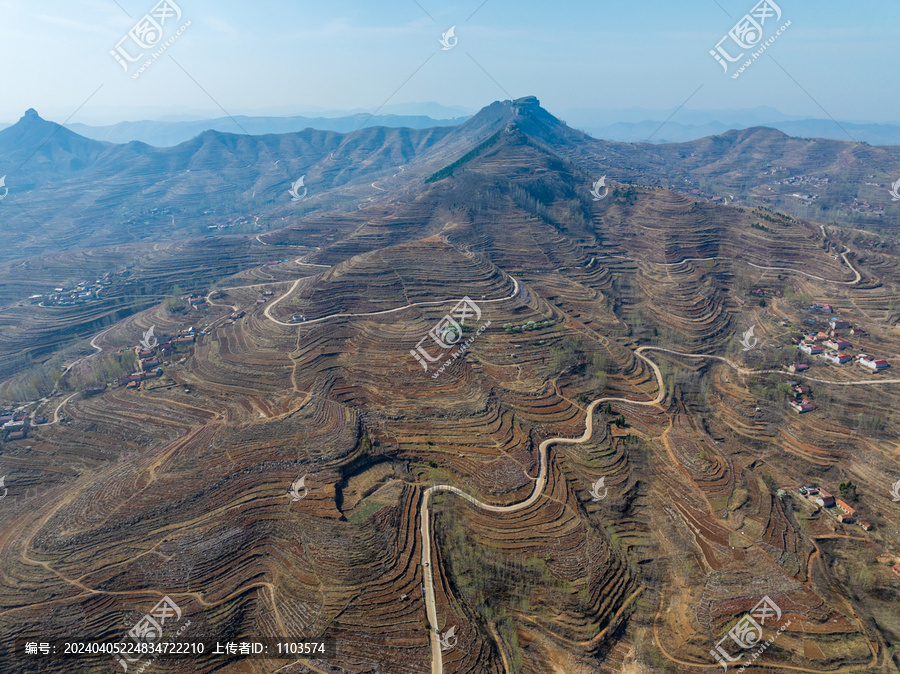 春天的蒙阴岱崮地貌